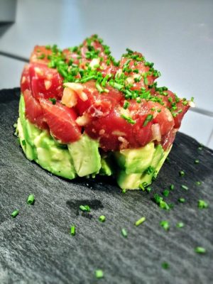 Tartar de atún con aguacate 